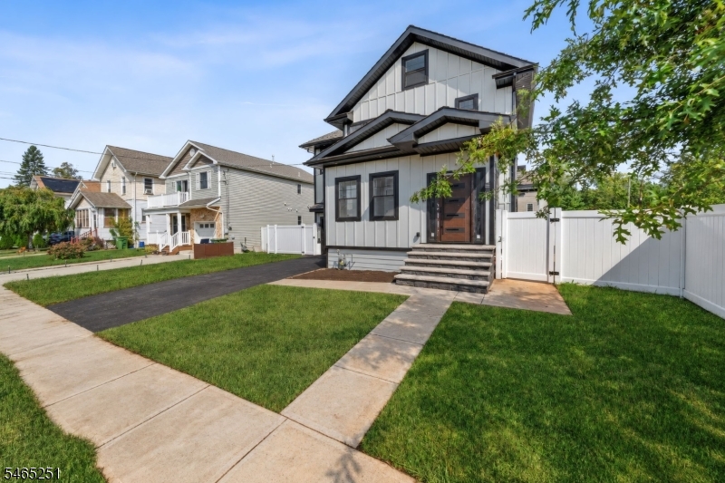1123 Thompson Avenue Roselle NJ 07203
