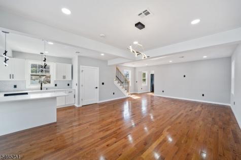 1123 Thompson Avenue Roselle NJ 07203