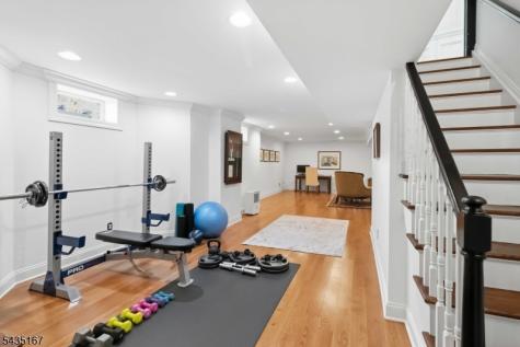 31 Laura Lane Morris NJ 07960