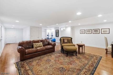 31 Laura Lane Morris NJ 07960
