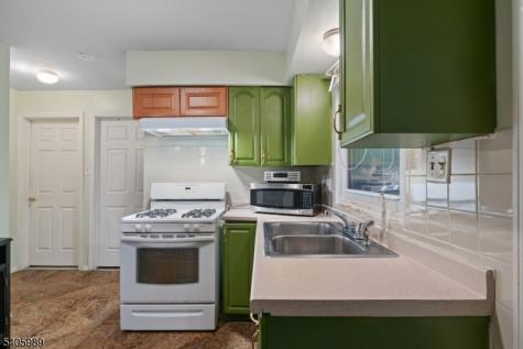 1094 Avenue C Bayonne NJ 07002