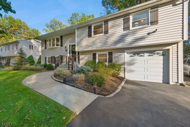 12 Knollwood Drive Livingston NJ 07039