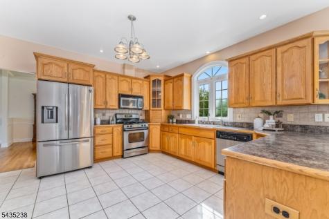 413 N Prospect Street Lopatcong NJ 08865