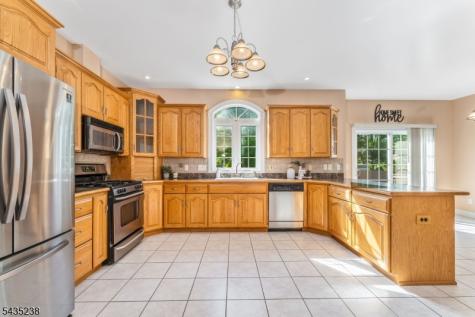413 N Prospect Street Lopatcong NJ 08865