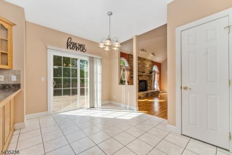 413 N Prospect Street Lopatcong NJ 08865