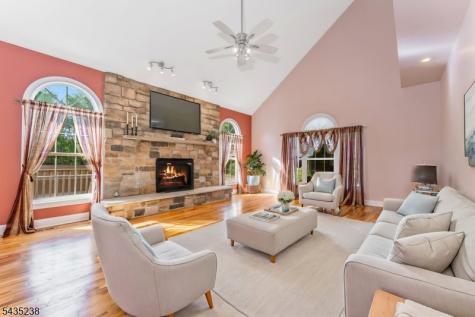 413 N Prospect Street Lopatcong NJ 08865