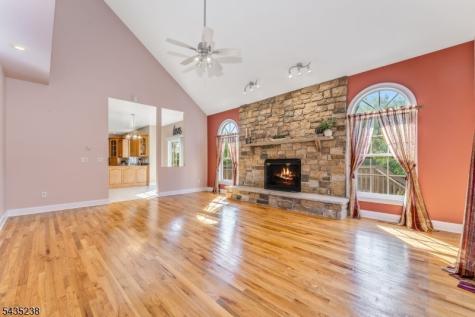 413 N Prospect Street Lopatcong NJ 08865
