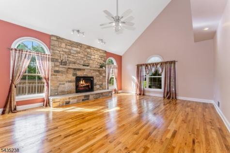 413 N Prospect Street Lopatcong NJ 08865