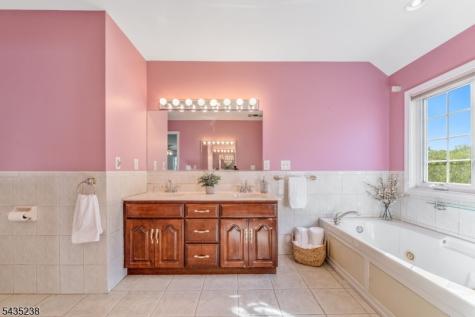413 N Prospect Street Lopatcong NJ 08865
