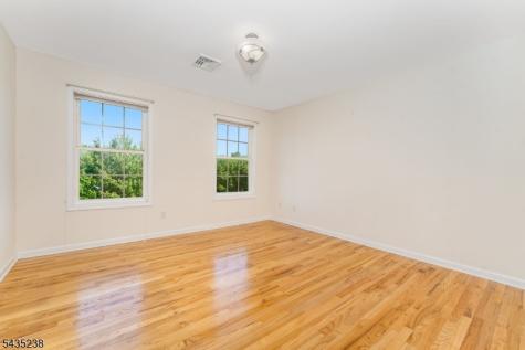 413 N Prospect Street Lopatcong NJ 08865