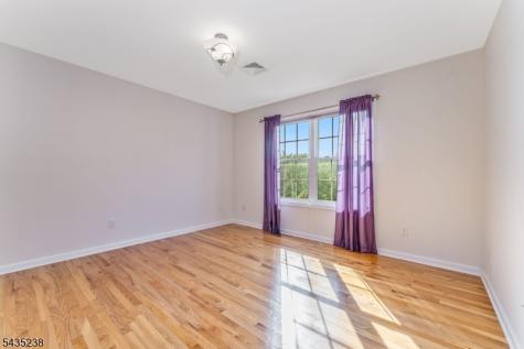 413 N Prospect Street Lopatcong NJ 08865
