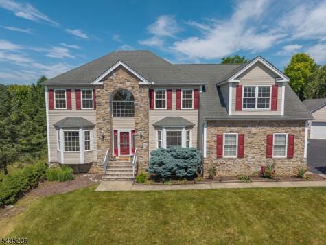 413 N Prospect Street Lopatcong NJ 08865
