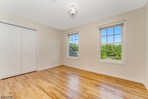 413 N Prospect Street Lopatcong NJ 08865