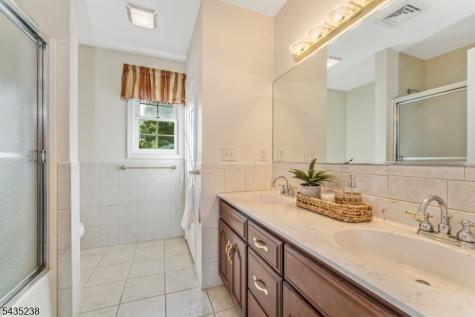 413 N Prospect Street Lopatcong NJ 08865