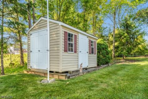413 N Prospect Street Lopatcong NJ 08865