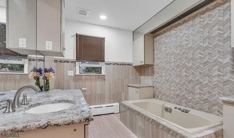 585 Noe Avenue Woodbridge NJ 07095