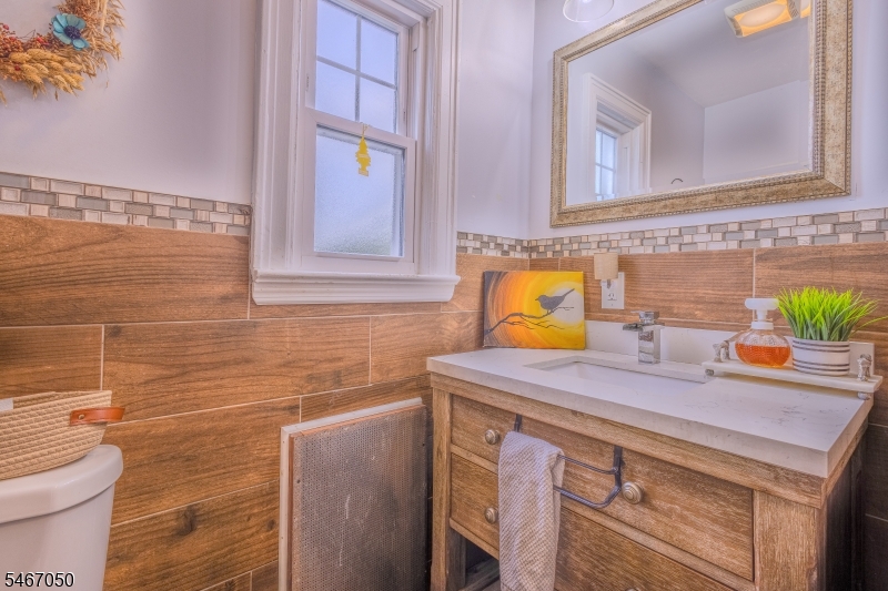 16 Bayview Avenue Newark NJ 07112