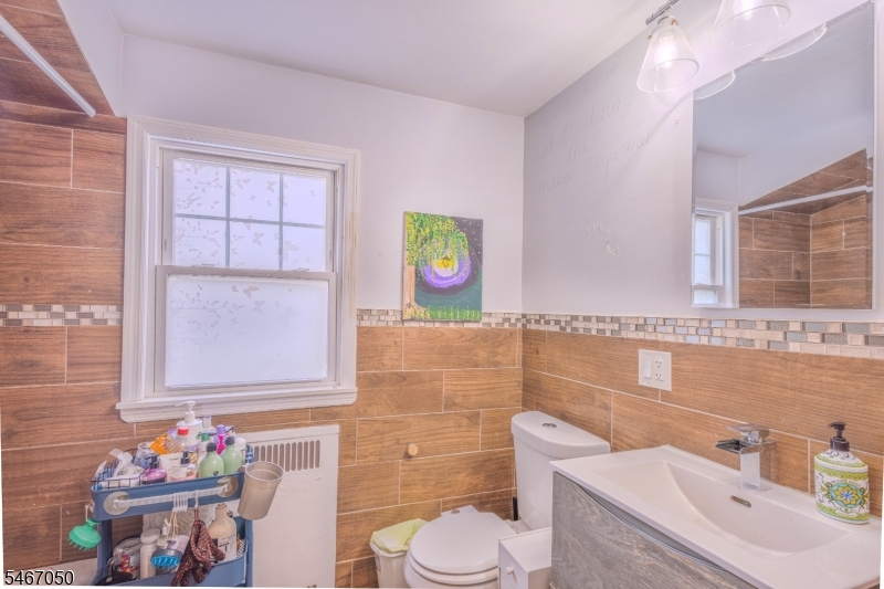 16 Bayview Avenue Newark NJ 07112