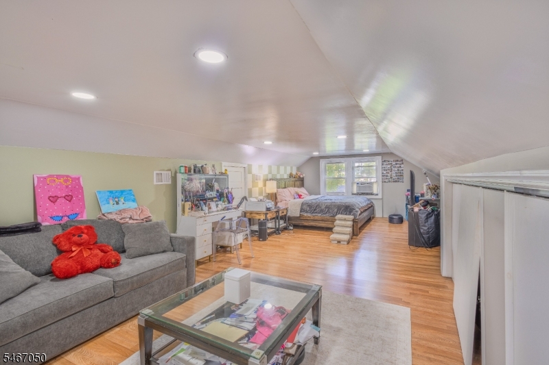 16 Bayview Avenue Newark NJ 07112