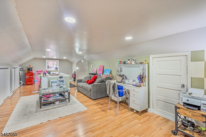 16 Bayview Avenue Newark NJ 07112