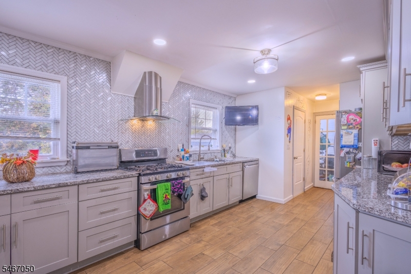 16 Bayview Avenue Newark NJ 07112