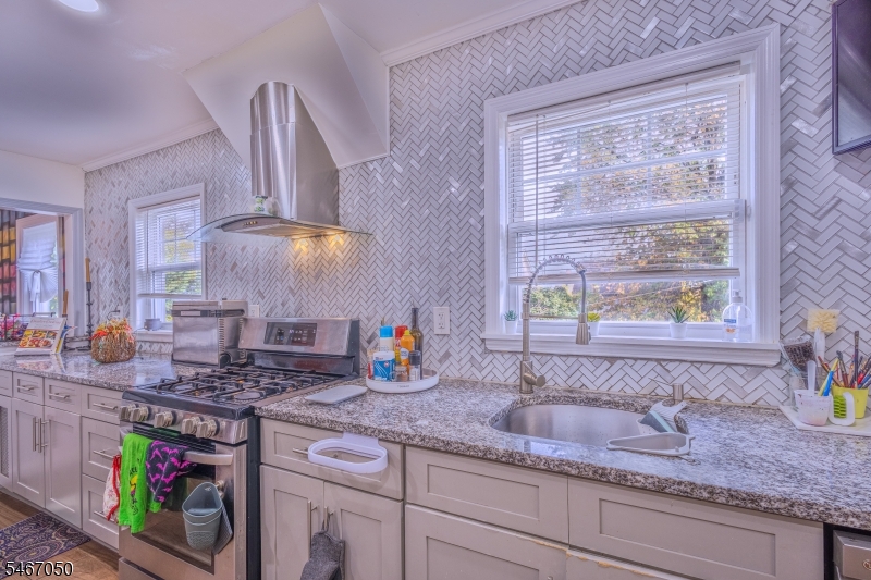 16 Bayview Avenue Newark NJ 07112