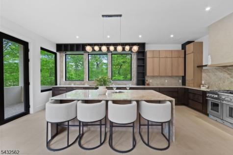 809 W Shore Drive Kinnelon NJ 07405