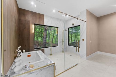 809 W Shore Drive Kinnelon NJ 07405