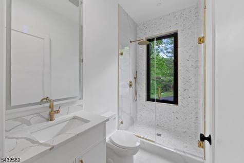 809 W Shore Drive Kinnelon NJ 07405