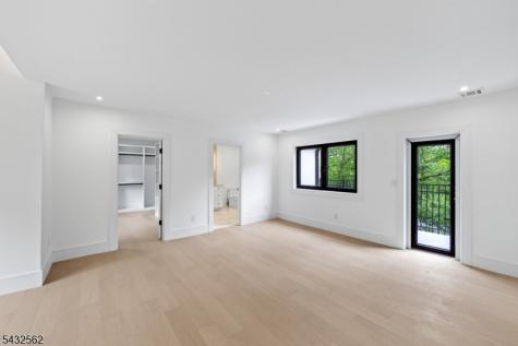 809 W Shore Drive Kinnelon NJ 07405
