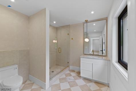 809 W Shore Drive Kinnelon NJ 07405