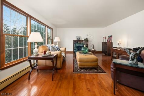 10 Warwick Drive Washington NJ 07853