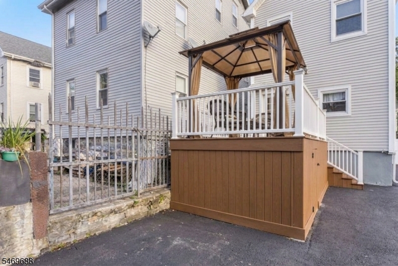 129 Alexander Street Newark NJ 07106