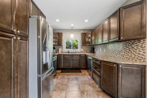 11 Manchester Drive Hanover NJ 07981