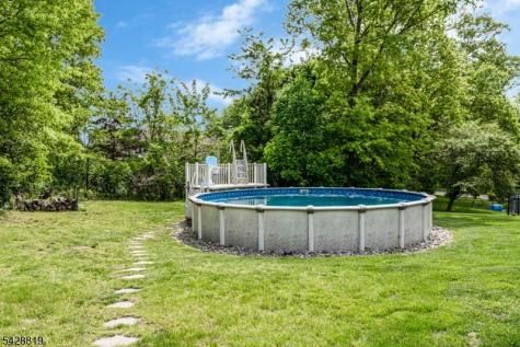 11 Manchester Drive Hanover NJ 07981