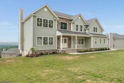 4 Spring Court Lopatcong NJ 08865
