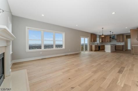 4 Spring Court Lopatcong NJ 08865