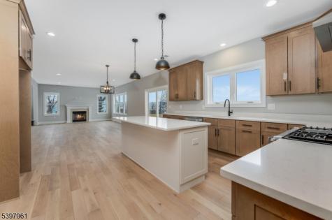 4 Spring Court Lopatcong NJ 08865
