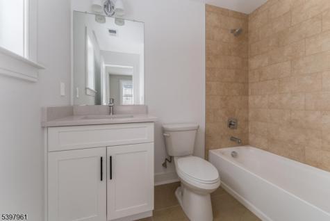 4 Spring Court Lopatcong NJ 08865