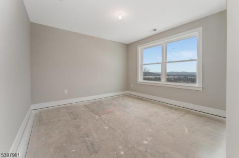 4 Spring Court Lopatcong NJ 08865
