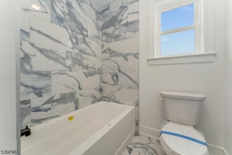 4 Spring Court Lopatcong NJ 08865