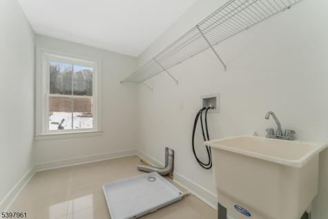 4 Spring Court Lopatcong NJ 08865