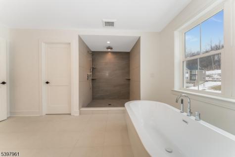 4 Spring Court Lopatcong NJ 08865