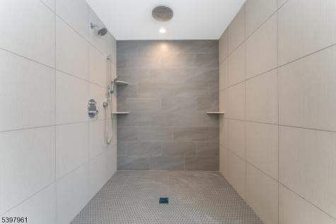 4 Spring Court Lopatcong NJ 08865