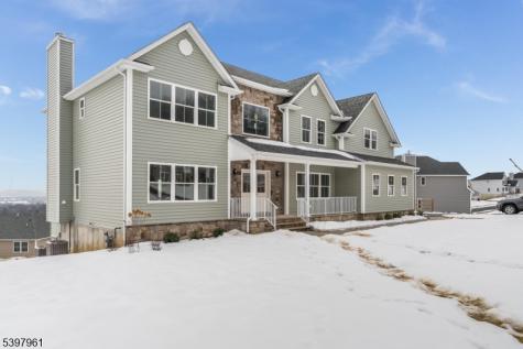 4 Spring Court Lopatcong NJ 08865