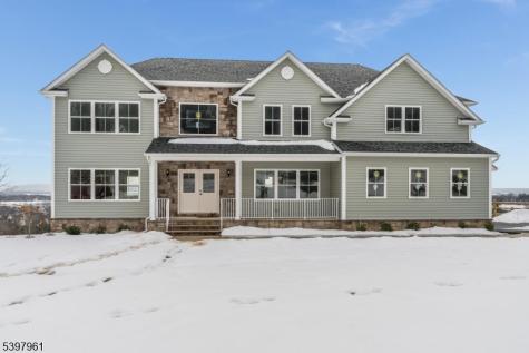 4 Spring Court Lopatcong NJ 08865