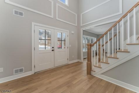 4 Spring Court Lopatcong NJ 08865