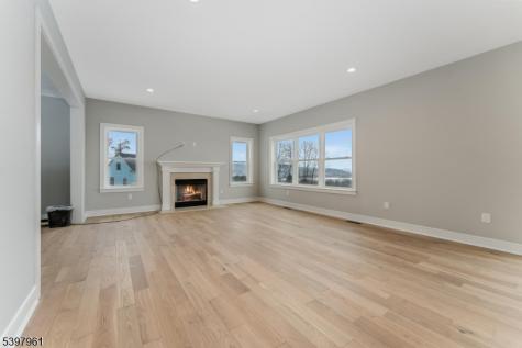 4 Spring Court Lopatcong NJ 08865