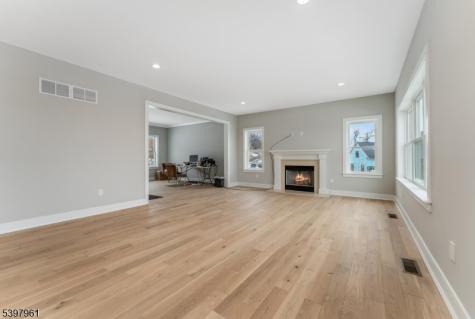 4 Spring Court Lopatcong NJ 08865
