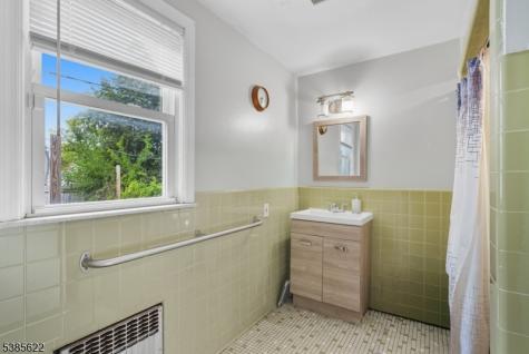 19 Dodd Terrace East Orange NJ 07017